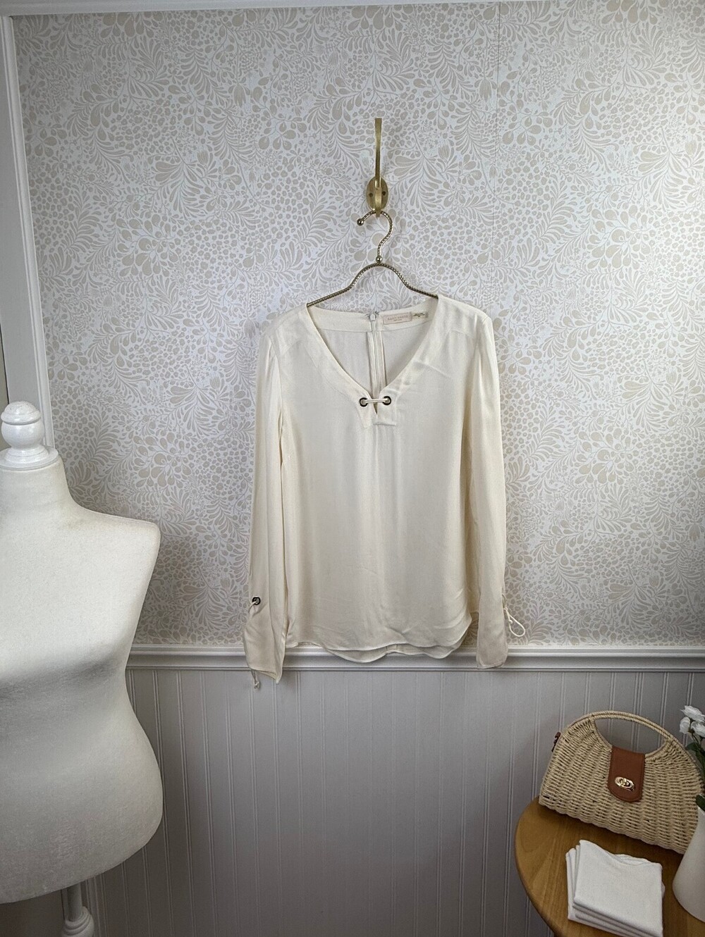 Ramy Brook Cream Silk Long-Sleeve Grommet V-Neck Blouse - Size - Medium